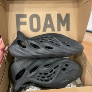 YEEZY FOAM RNR